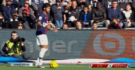 足球比赛的节奏掌控技巧（足球场上节奏掌控要诀）