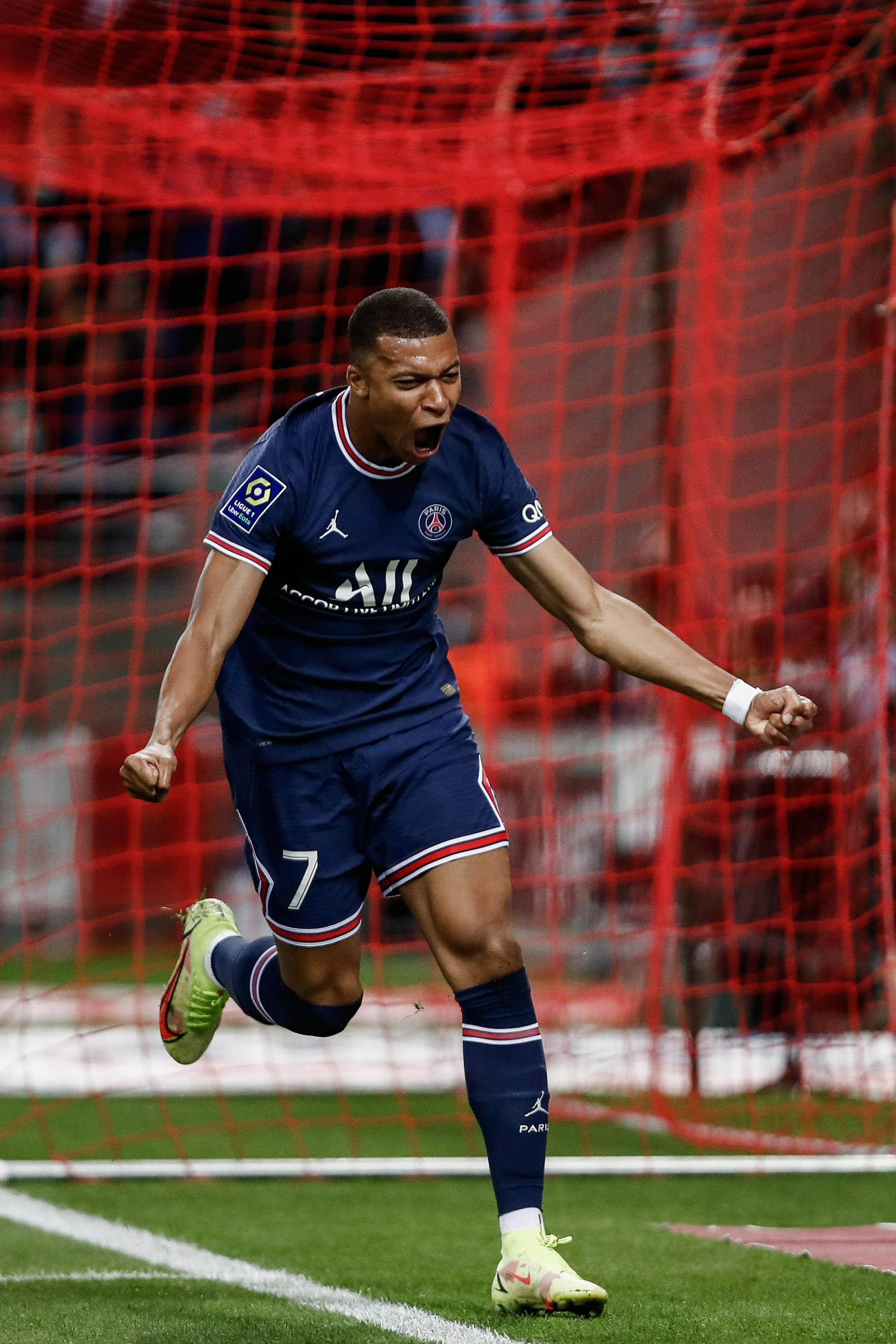 意甲出现一条大鱼！4大豪门开始抢人，年仅26岁4000万欧底价（意甲现大鱼：四大豪门开抢，26岁球员标价至少4000万欧）