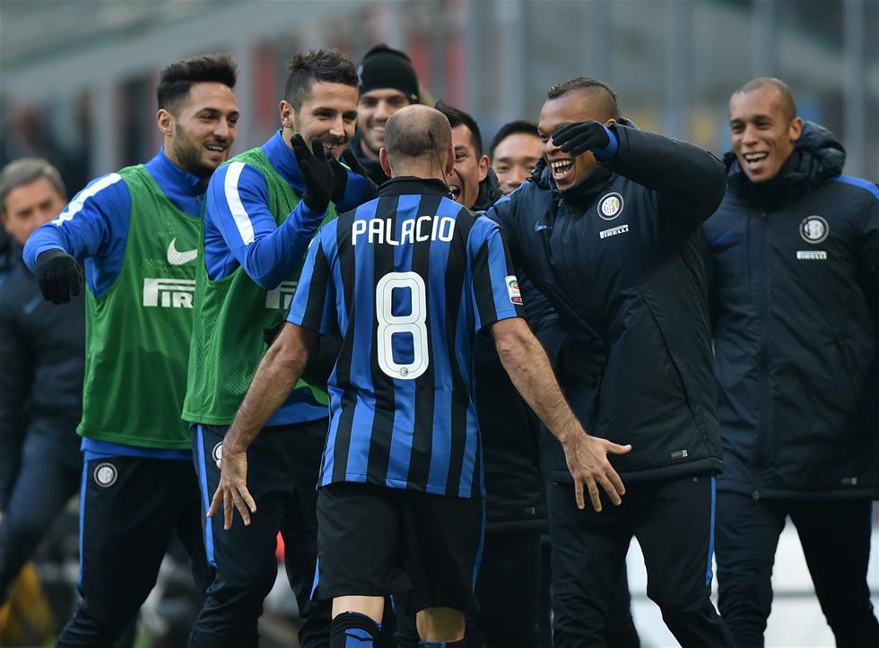 17岁273天，卡尔是拜仁队史德甲单场传射建功最年轻的球员（17岁273天，卡尔刷新拜仁德甲队史单场传射最年轻纪录）