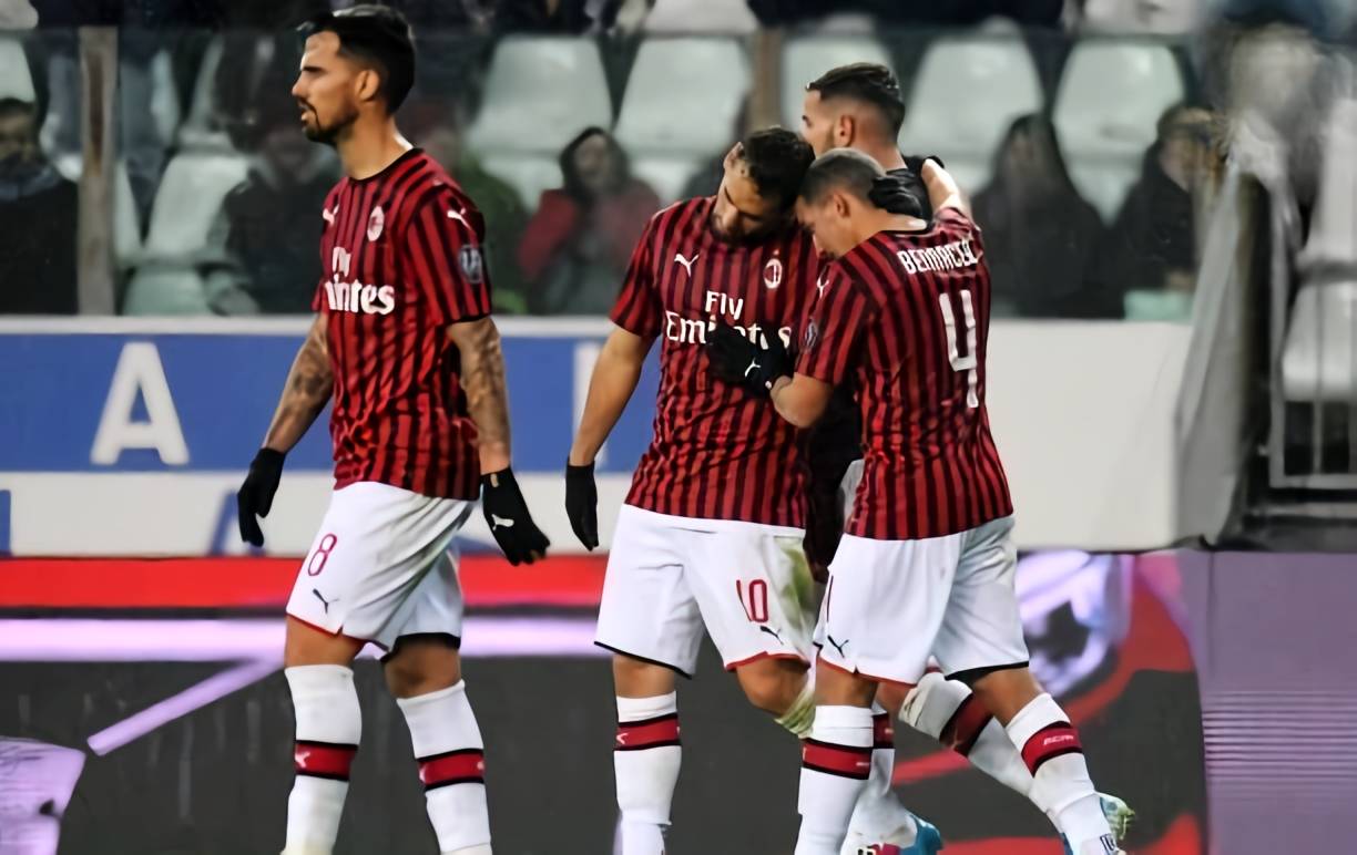 世体：施洛特贝克仍犹豫与多特续约，皇马与巴萨将争夺他（世体：施洛特贝克对与多特续约尚存迟疑，皇马巴萨或将展开争夺）