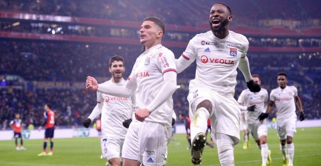 半岛晨报：中足联不作为，中超倒数第二轮不同时开球影响公平（半岛晨报：中足联失职，中超倒数第二轮未统一开球时间损害竞赛公平）