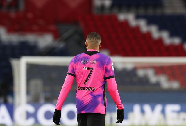 杰伦·布朗本赛季场均得分来到29，队史上仅次于塔图姆和伯德（杰伦·布朗本季场均29分，队史仅逊塔图姆与伯德）