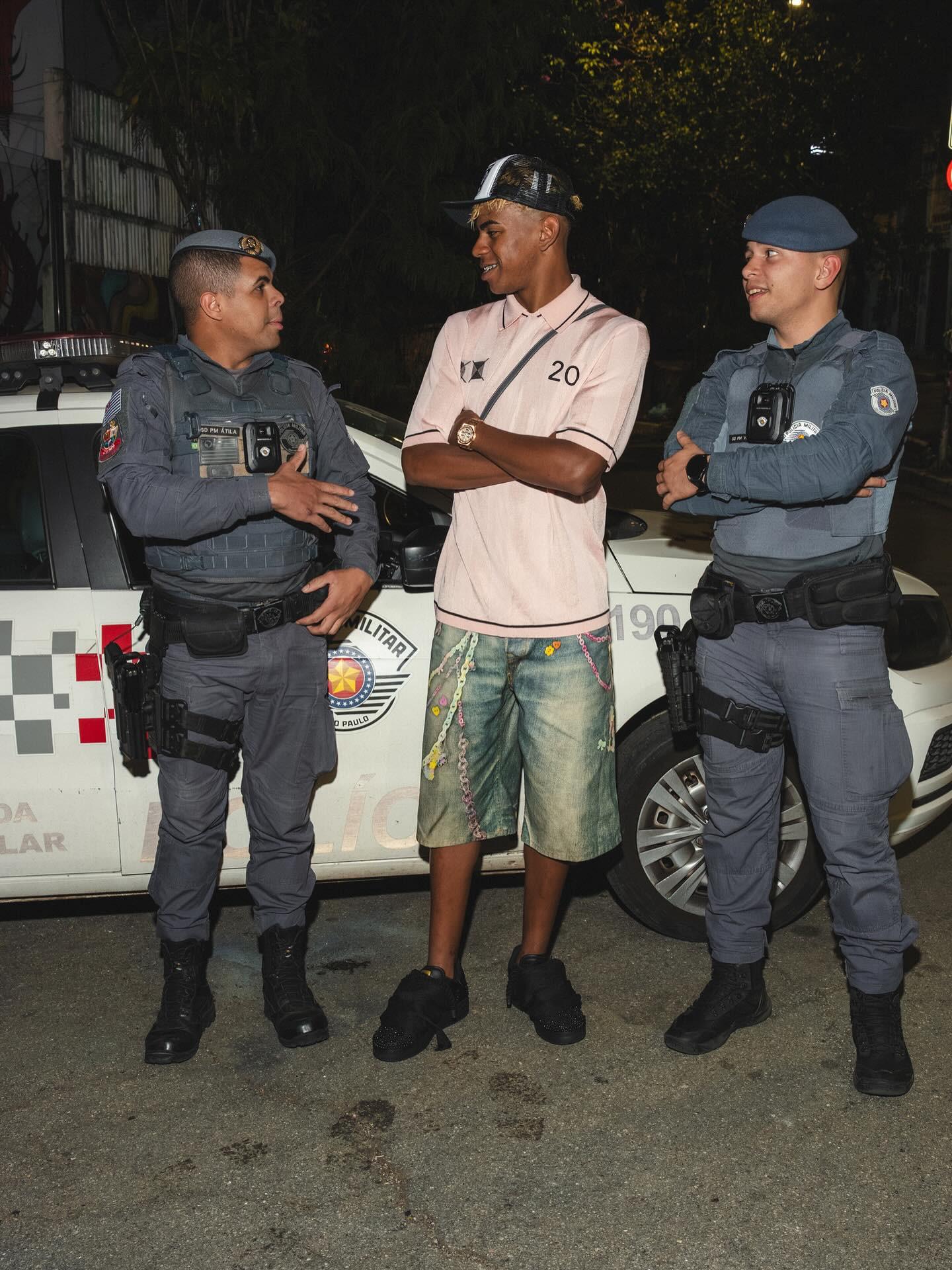 MVP+梅开二度：孔德vs法兰克福个人集锦（孔德个人集锦：对阵法兰克福荣膺MVP并梅开二度）