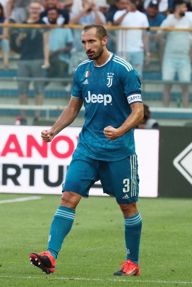 英超半场：沃尔特马德挑射破门，纽卡暂3-0埃弗顿（英超半场战报：沃尔特马德挑射建功，纽卡暂以3-0领先埃弗顿）