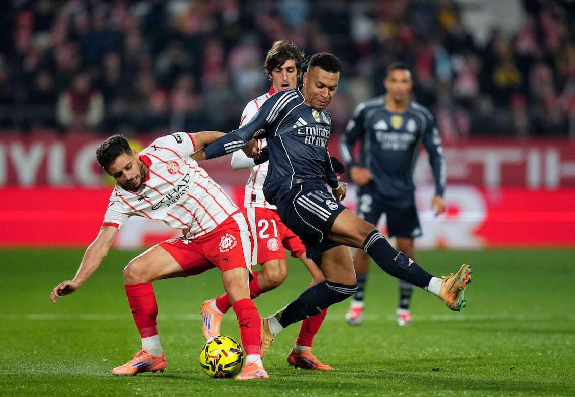 老鹰首节轰41分，杰伦·约翰逊单节6助攻追平生涯纪录（老鹰开局火力全开首节砍下41分，杰伦·约翰逊单节6助攻追平生涯纪录）