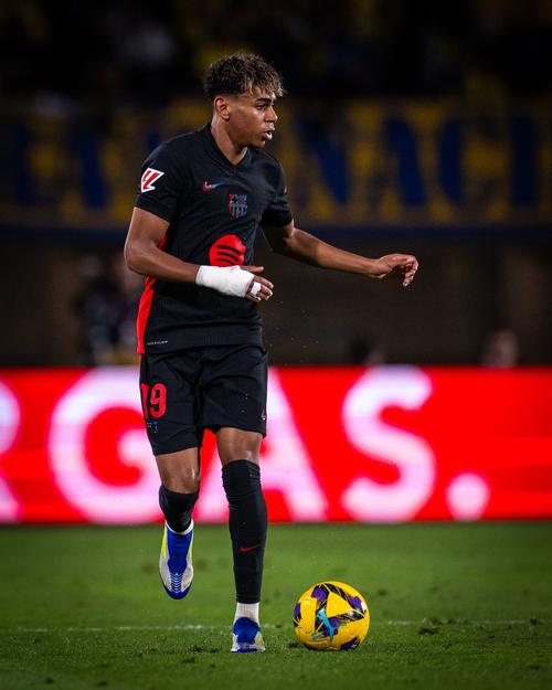 英超半场：卡什禁区后点抽射破门，维拉暂1-0阿森纳（英超半场：卡什后点抽射得手，维拉暂以1-0领先阿森纳）