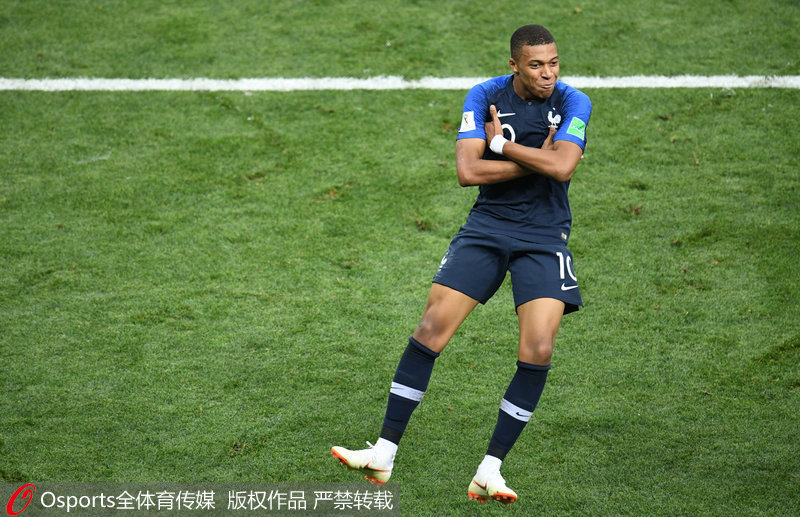 追梦将比肩库里，成为唯二代表勇士出战900场常规赛的球员