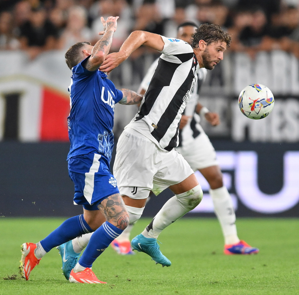 足球国足训练强度升级，体能教练参与指挥（国足加码训练强度，体能教练亲自指挥）