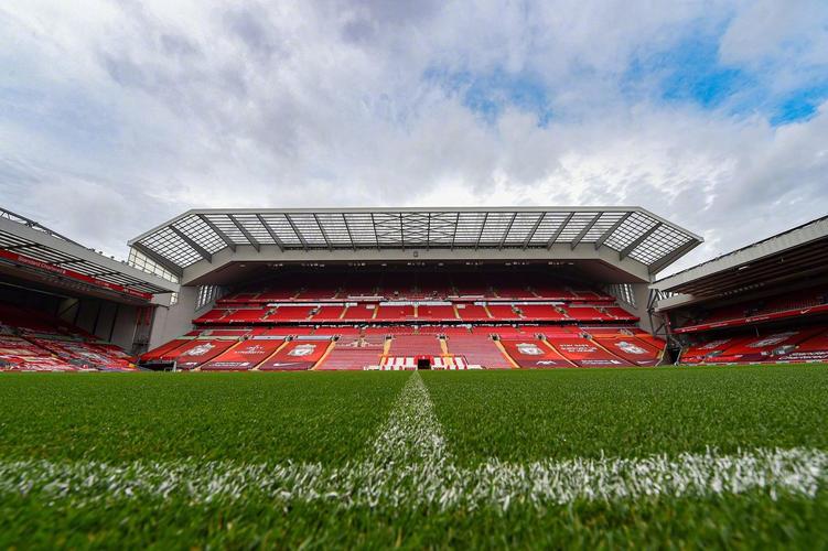 英媒：拜仁有意费耶诺德右后卫里德，但将面临英超俱乐部竞争（英媒：拜仁看中费耶诺德右后卫里德，恐遭多家英超球队竞购）