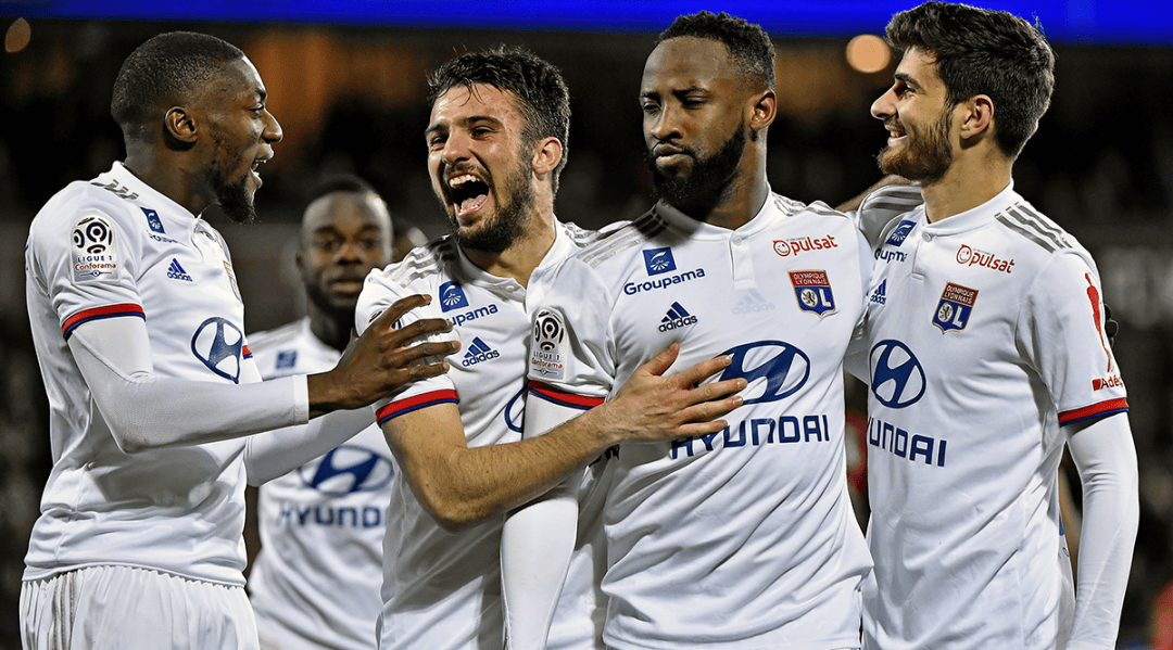 大连人队球迷热情依旧（大连人队拥趸热情不减）