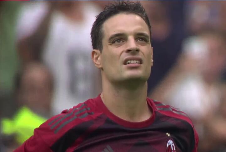 欧冠赛场精彩瞬间：巴萨2-1战胜拜仁,（欧冠之夜高光集锦：巴萨2-1力克拜仁）